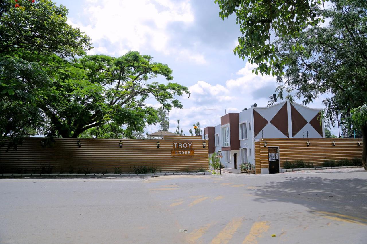 Troy Lodge 卢萨卡 外观 照片