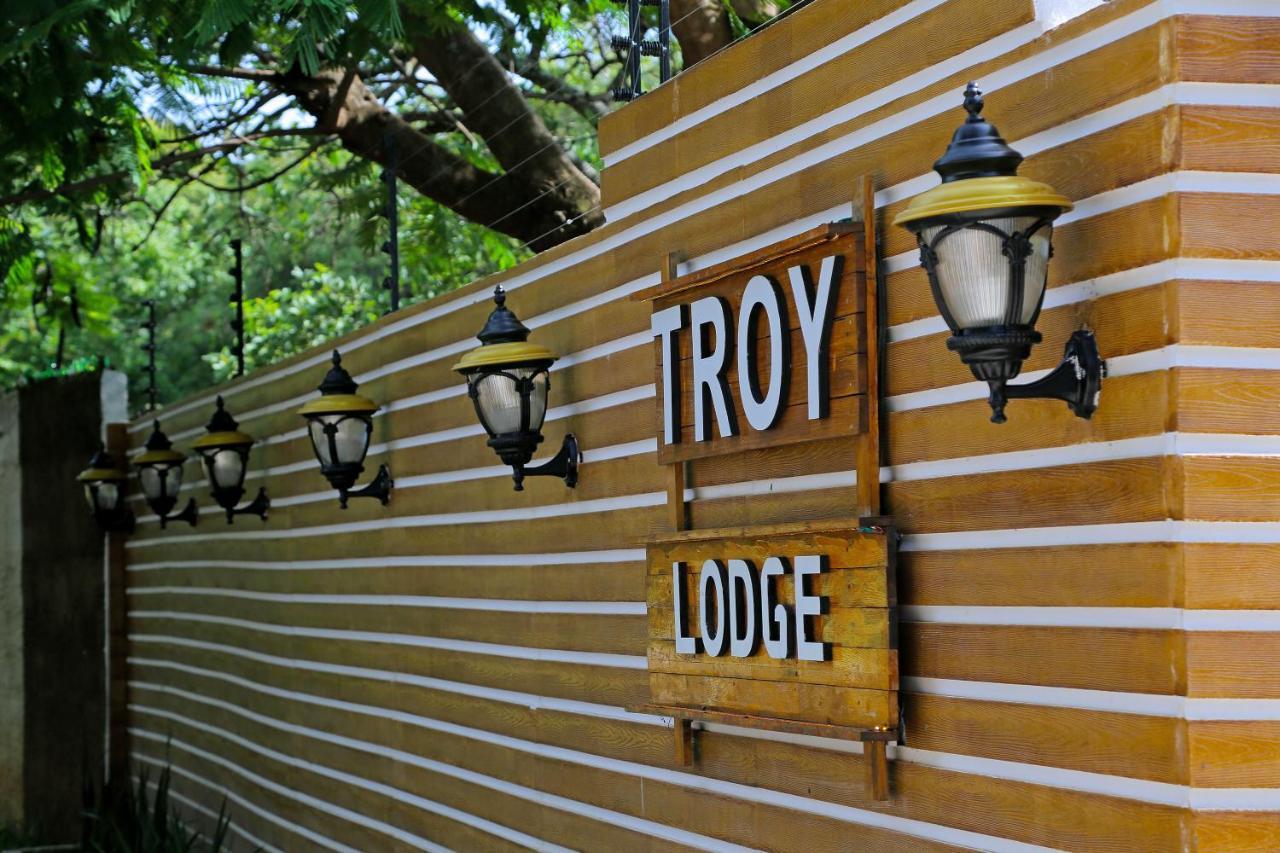 Troy Lodge 卢萨卡 外观 照片
