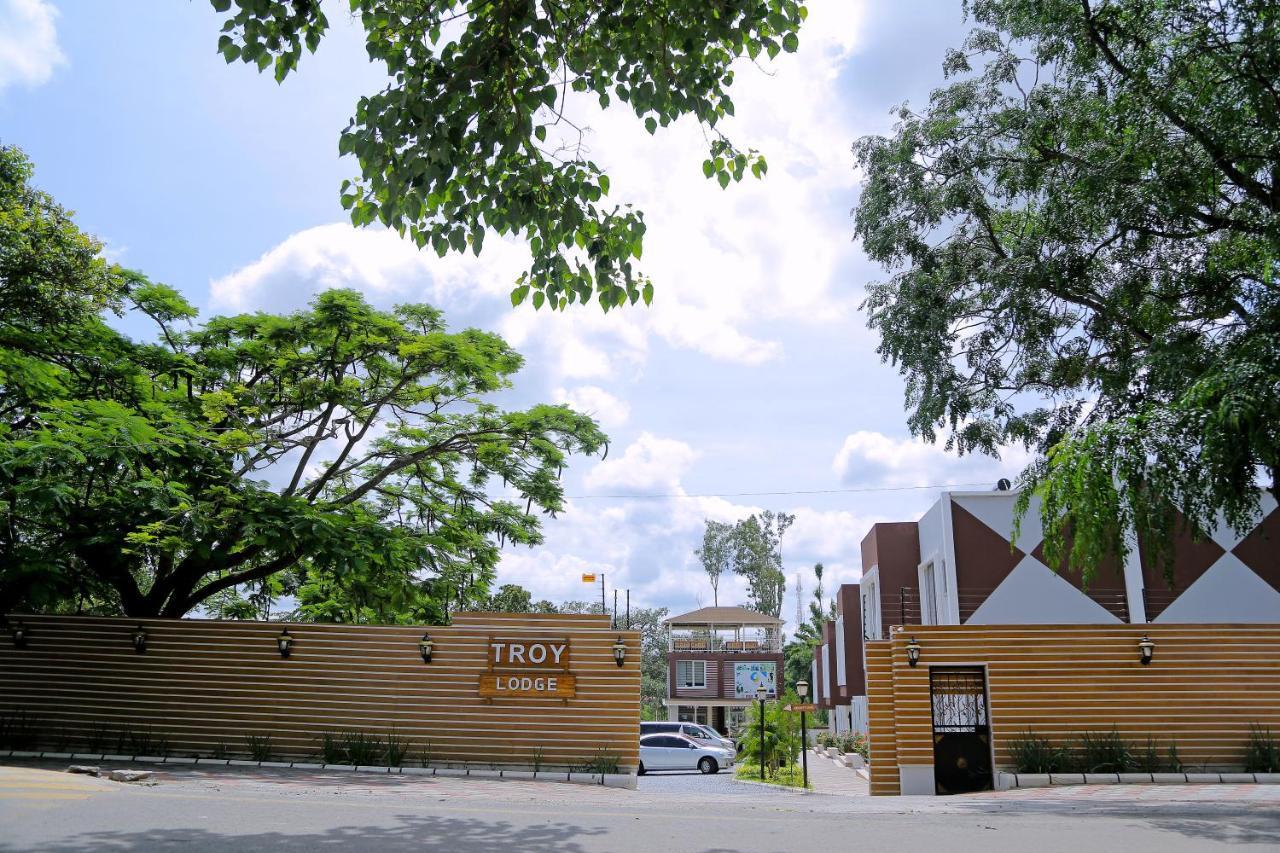 Troy Lodge 卢萨卡 外观 照片